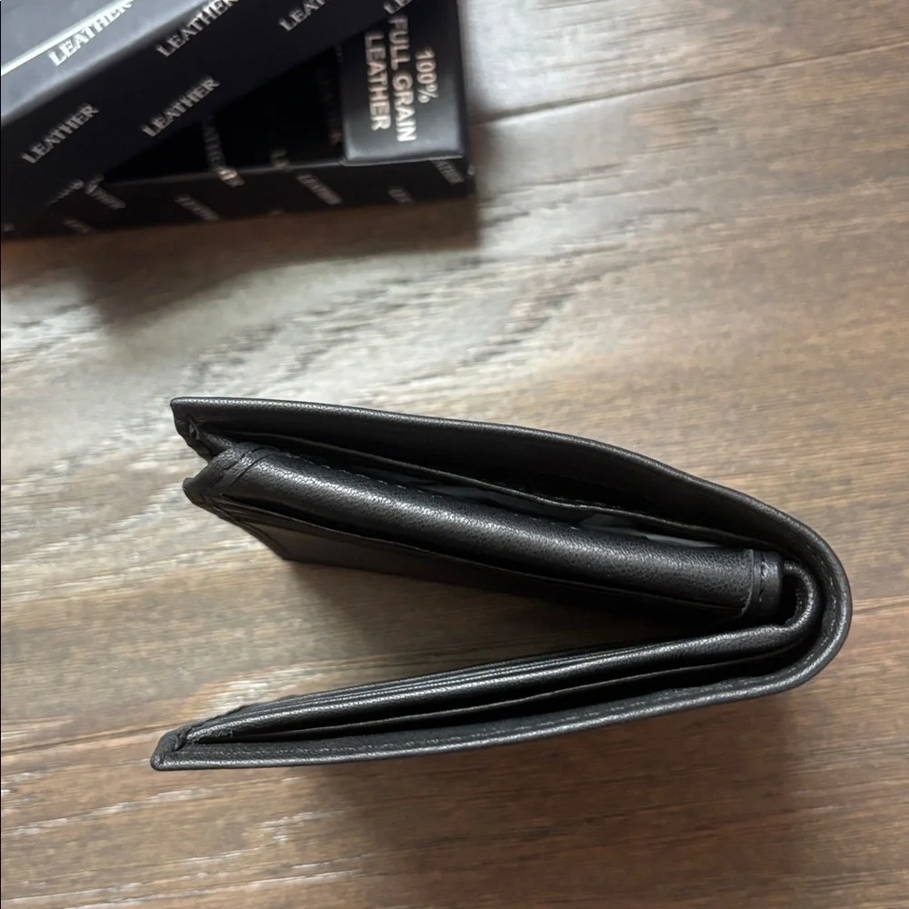 Stone Mountain Genuine Leather pass case,RFID protection,12 Card,2 bill slot,ID